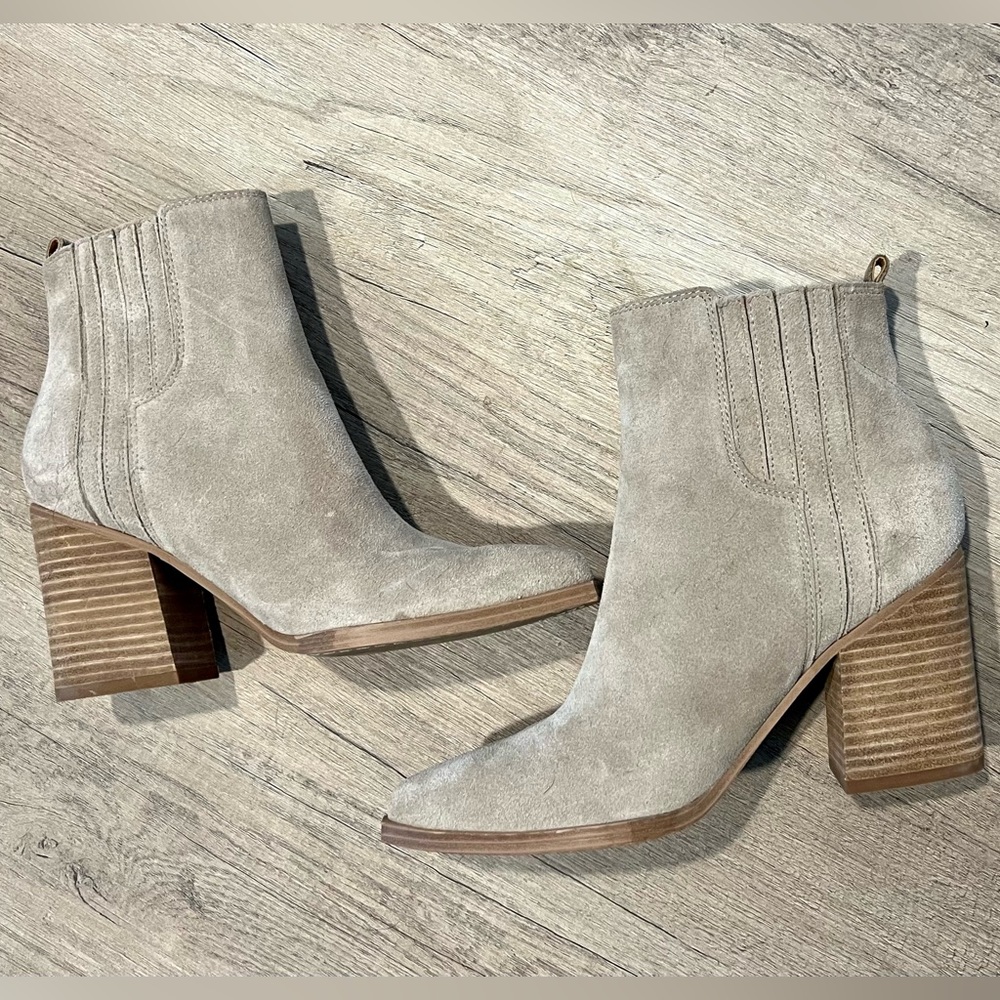 Marc Fisher Oshay bootie- Taupe suede, size 9